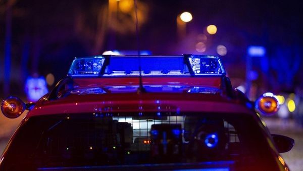 Bauwagen in Schnelsen lichterloh in Flammen – zuerst hieß es, eine Kita brennt
