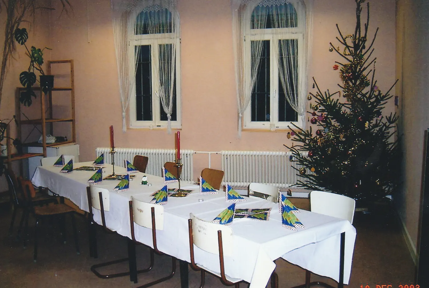 Im Knast alles gedeckt für die Weihnachtsfeier